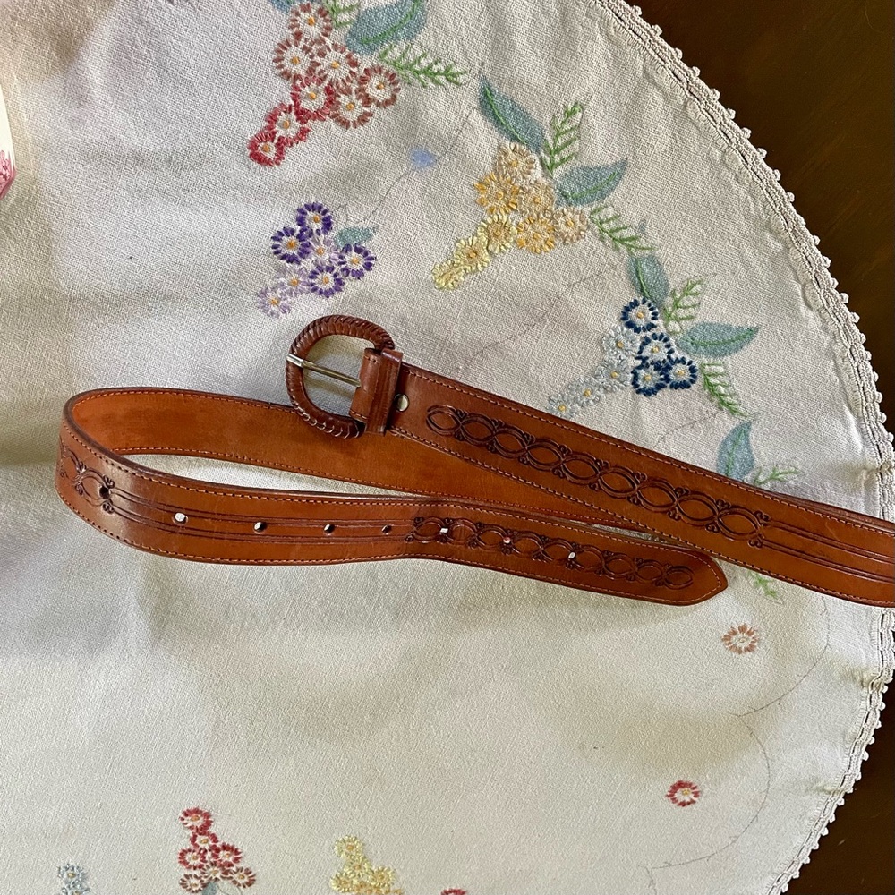 Vintage Hand Tooled Western Brown Leather Belt. Unisex 43" Excluding Buckle - Picture 16 of 16